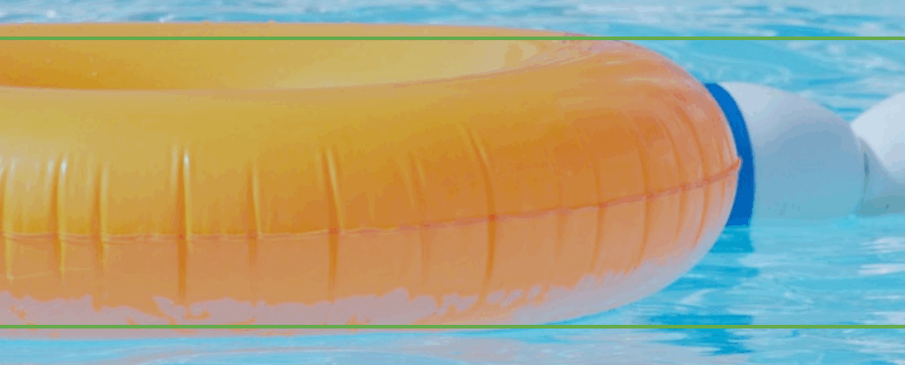 Holiday Homes with Communal  Pools